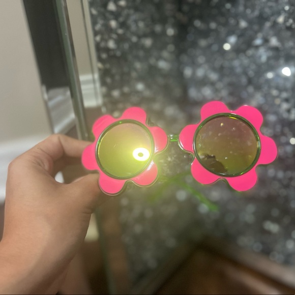 Dreamgirl Green Floral Sunglasses - Picture 3 of 5